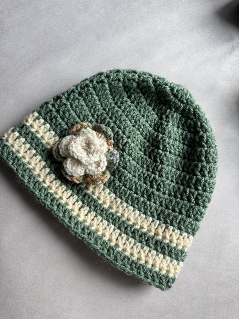 Hand Crafted Green Cream knit Bucket Hat Cap Womens OS flower accent Warm fall
